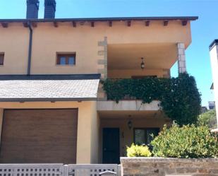 Vista exterior de Casa o xalet en venda en Puebla de Sanabria amb Terrassa i Balcó