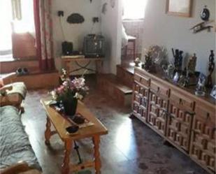 Sala d'estar de Casa adosada en venda en Cadalso de los Vidrios