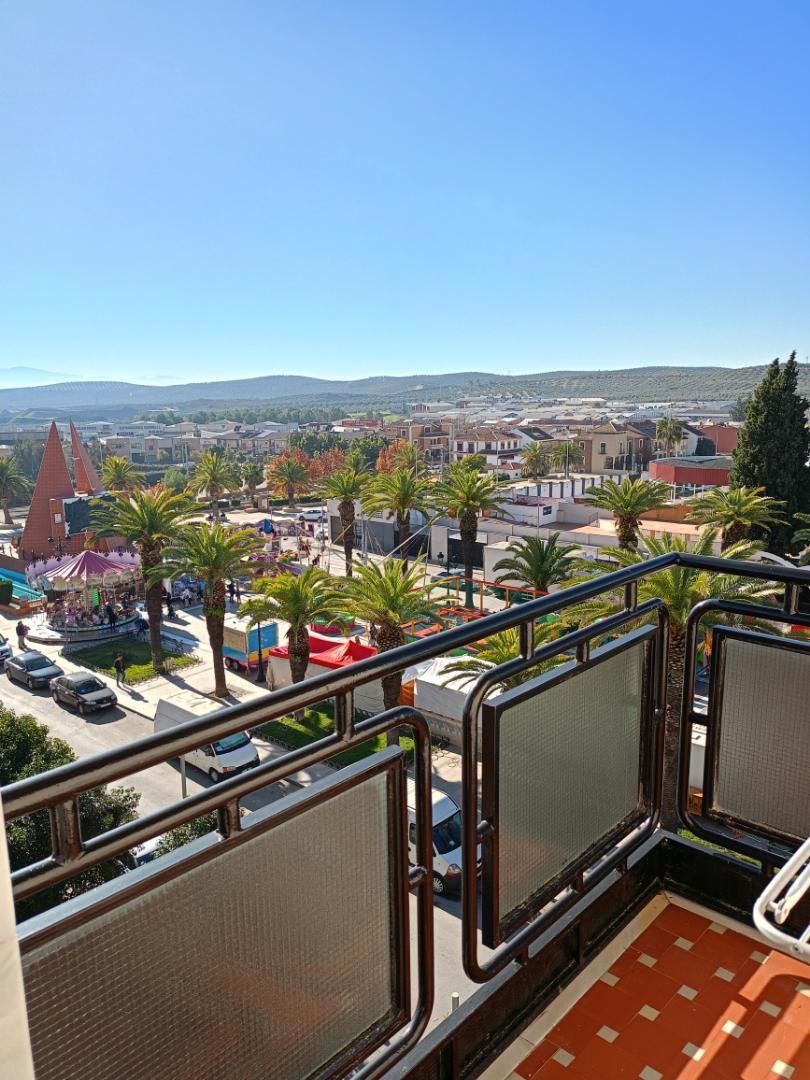 Vista exterior de Pis en venda en Bailén amb Aire condicionat, Terrassa i Balcó