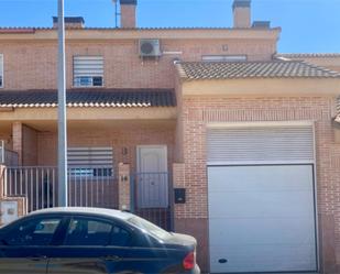 Vista exterior de Casa o xalet en venda en Santa Olalla amb Aire condicionat i Terrassa