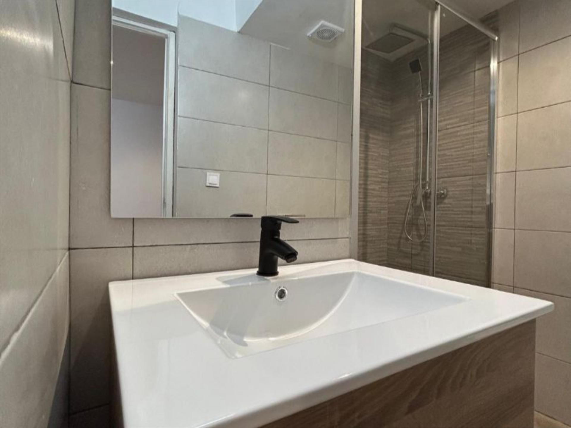 Bathroom of Single-family semi-detached for sale in Terrassa  with Air Conditioner