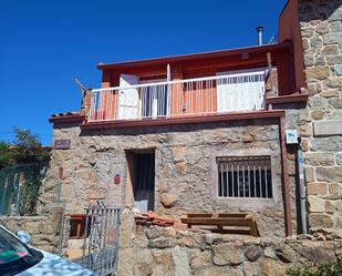 Exterior view of Single-family semi-detached for sale in Santa María de la Alameda  with Parquet flooring, Terrace and Storage room