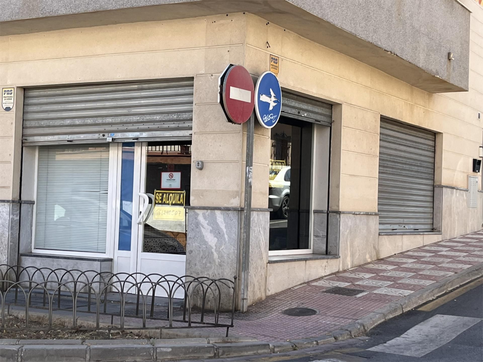 Local en venda en La Zubia amb Aire condicionat