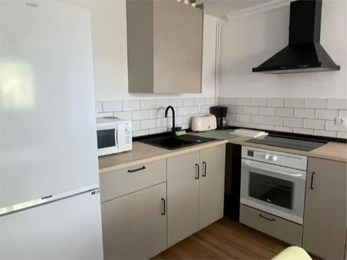 Cocina de Piso para compartir en Oleiros con Parquet y Amueblado