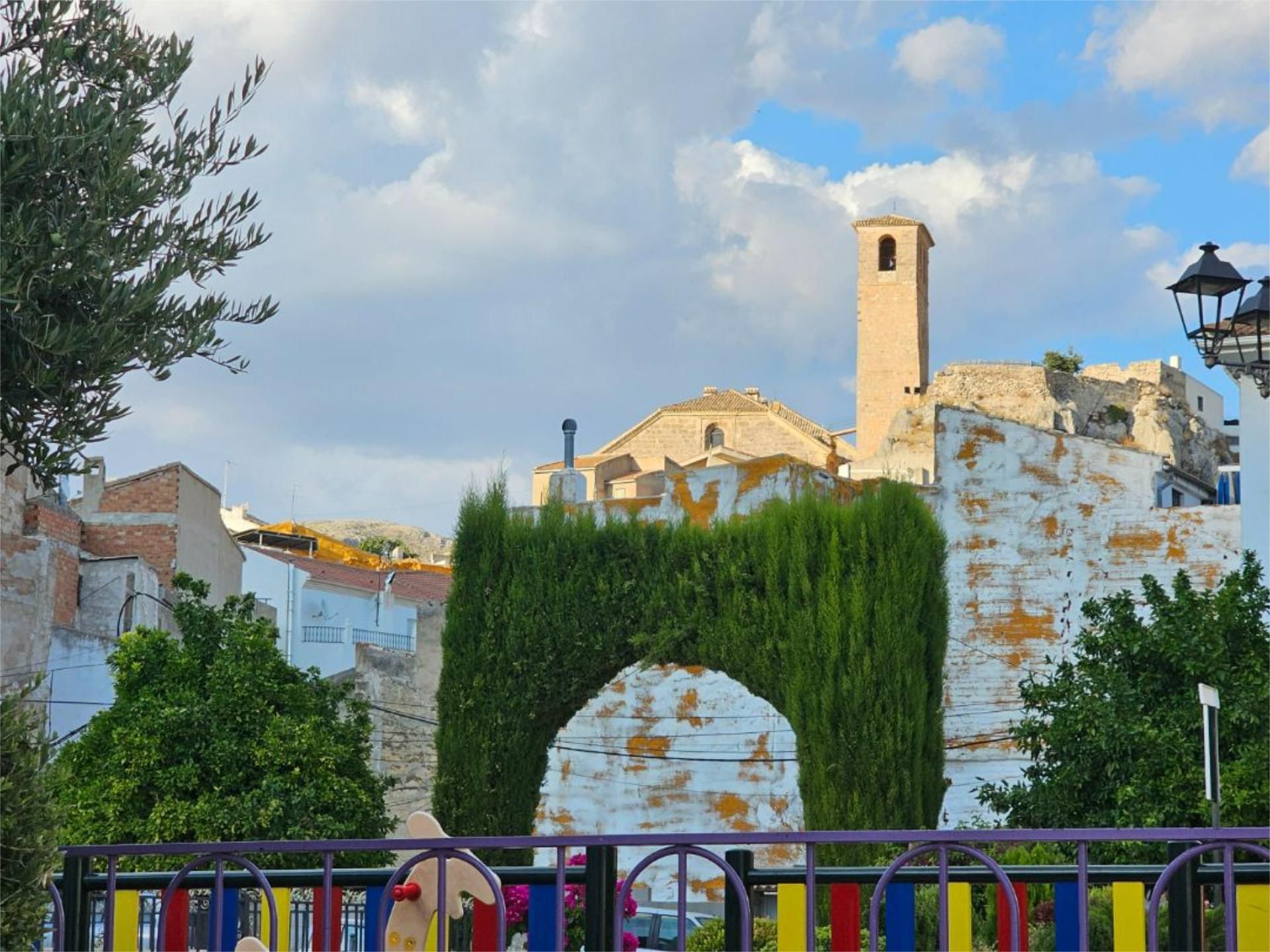Vista exterior de Casa adosada en venda en Pegalajar amb Terrassa i Balcó