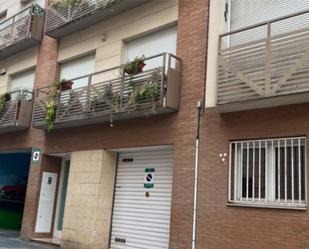 Vista exterior de Casa adosada en venda en Reus amb Aire condicionat, Terrassa i Piscina