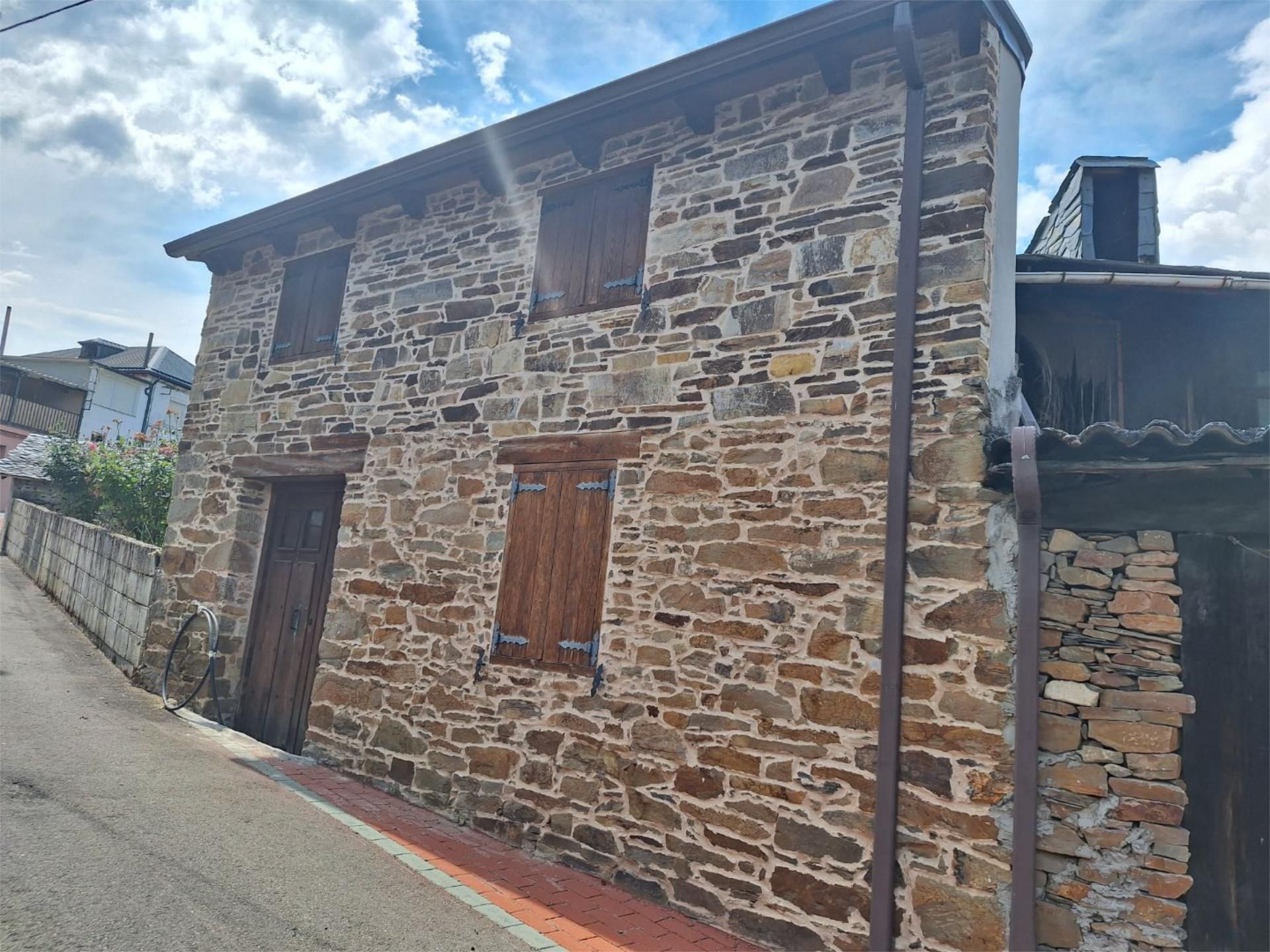 Exterior view of Flat for sale in Fabero  with Private garden