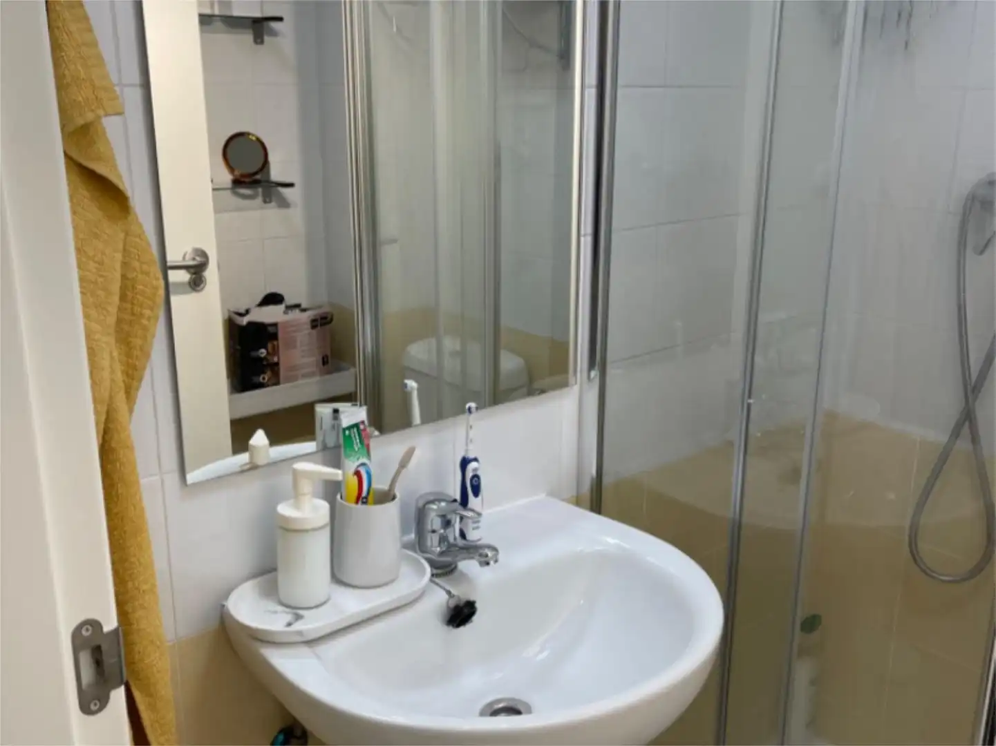 Room in Calle Villa de Oña, 11, Almanjáyar