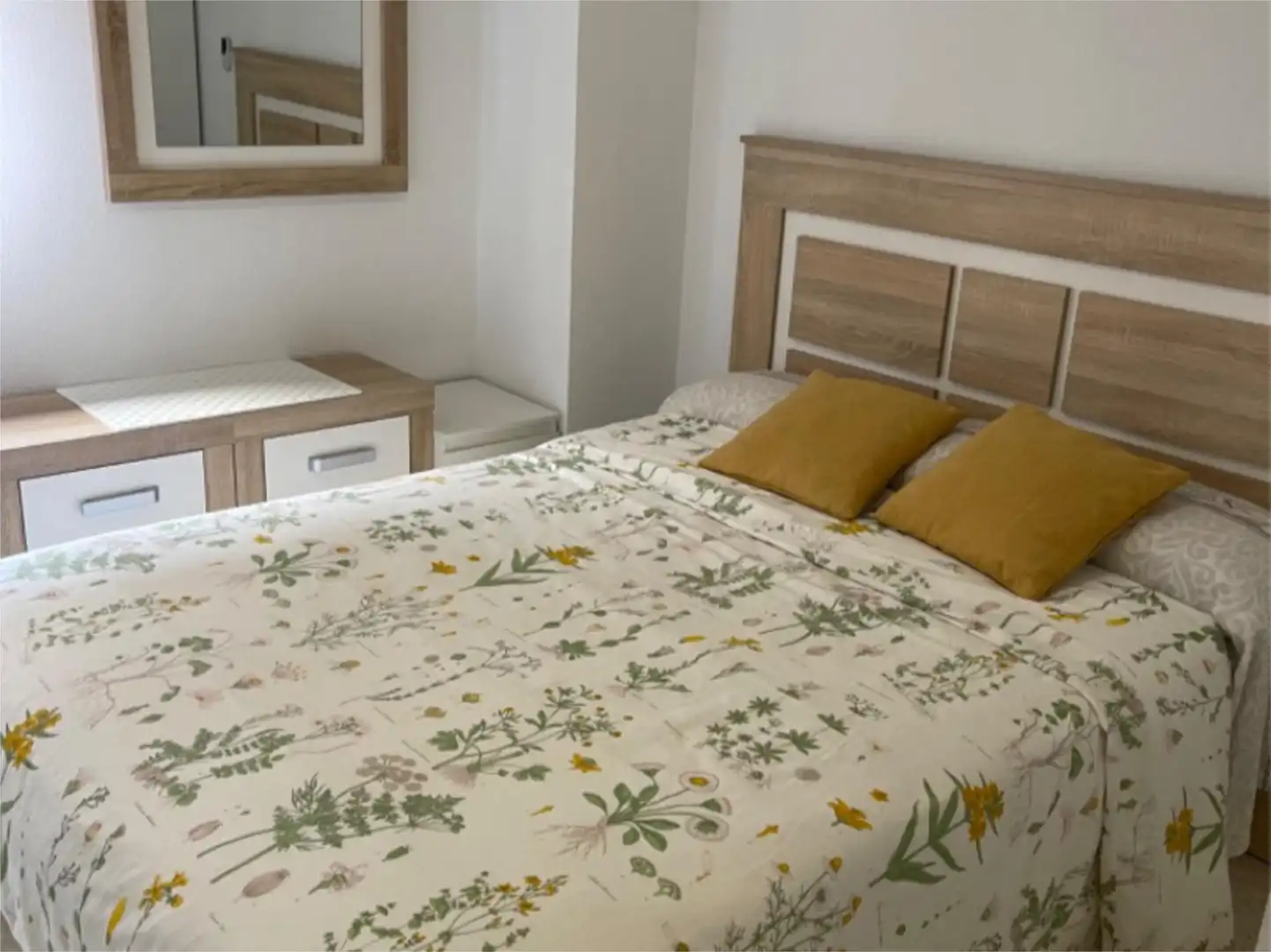 Room in Calle Villa de Oña, 11, Almanjáyar