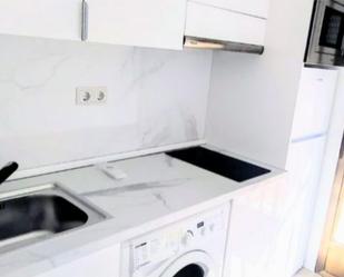 Cuina de Apartament de lloguer en  Madrid Capital amb Aire condicionat, Calefacció i Jardí privat