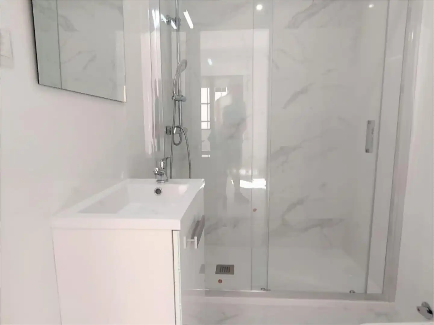 Apartamento de alquiler en Paseo de la Dirección, 88, Berruguete Baño de Apartamento de alquiler en Madrid Capital con Aire acondicionado y Terraza
