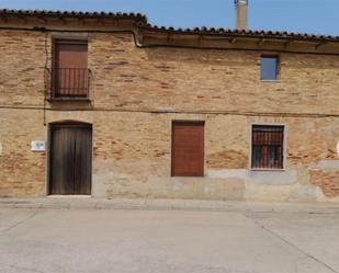 Vista exterior de Casa adosada en venda en Becerril de Campos