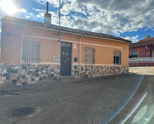 Vista exterior de Planta baixa en venda en San Andrés del Rabanedo amb Piscina