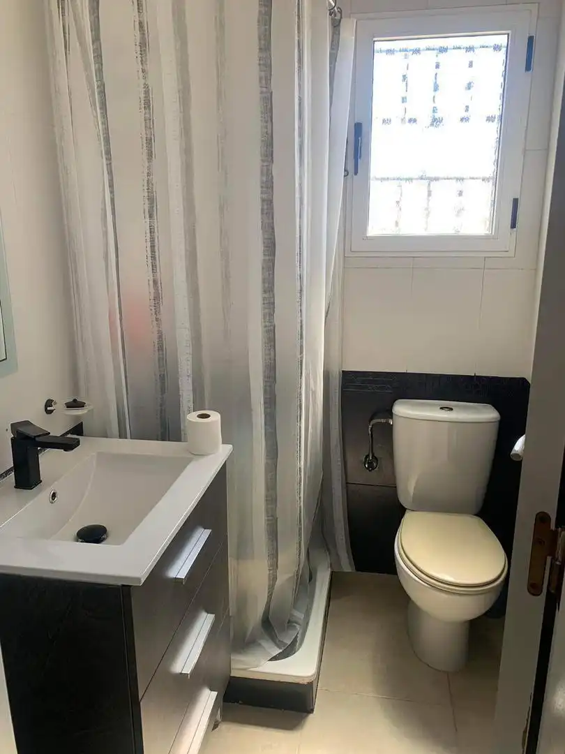 Flat for sale in Calle Lagunas de Ruidera, 840, La Florida Bathroom of Flat for sale in Orihuela with Air Conditioner, Terrace and Swimming Pool