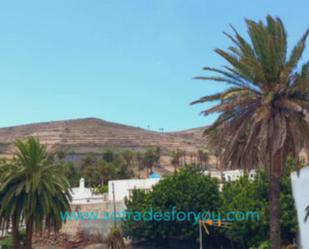 Vista exterior de Casa o xalet en venda en Haría amb Terrassa