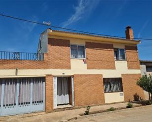 Vista exterior de Casa o xalet en venda en Alfamén amb Terrassa