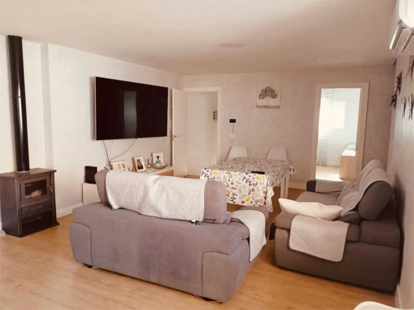 Einfamilien-Reihenhaus zum Verkauf in Calle Libertad, 8, Riogordo Wohnzimmer von Einfamilien-Reihenhaus zum Verkauf in Riogordo mit Klimaanlage und Terrasse