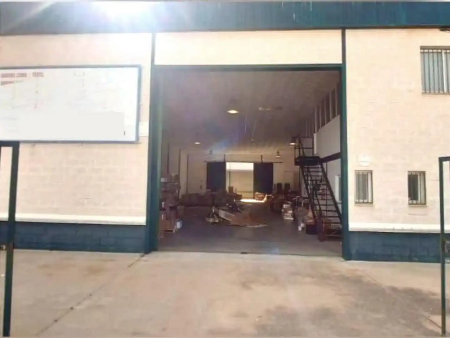 Nave industrial de alquiler en Calle Pamplona, 16, Oeste Nave industrial de alquiler en Mérida con Aire acondicionado y Amueblado