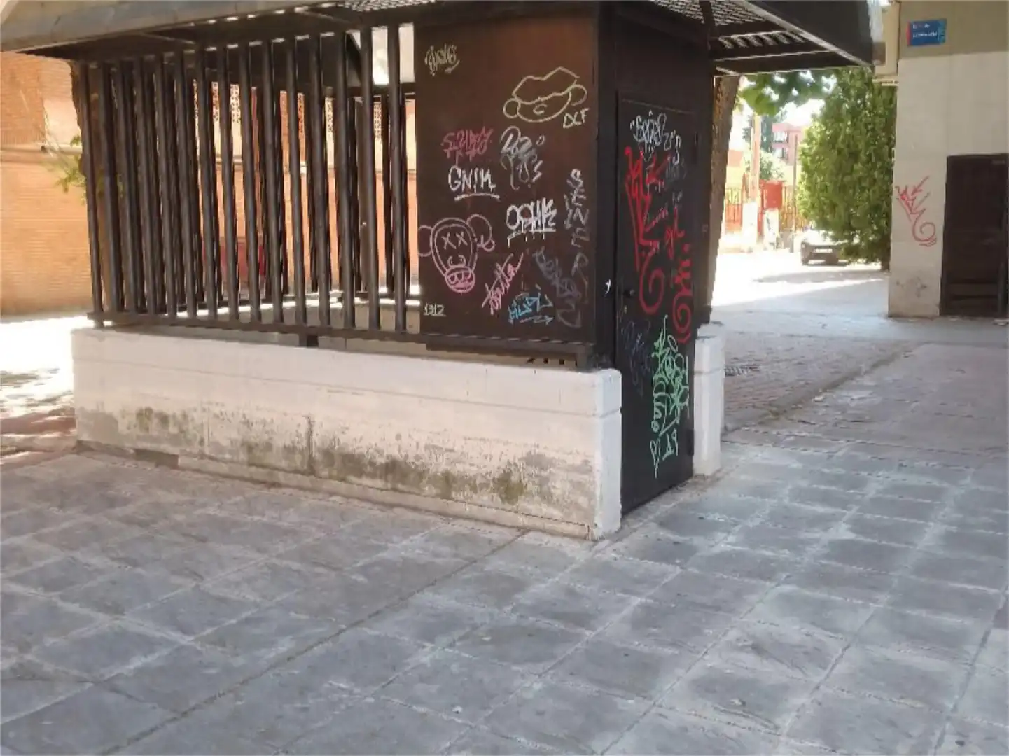 Außenansicht von Garage zum Verkauf in Leganés
