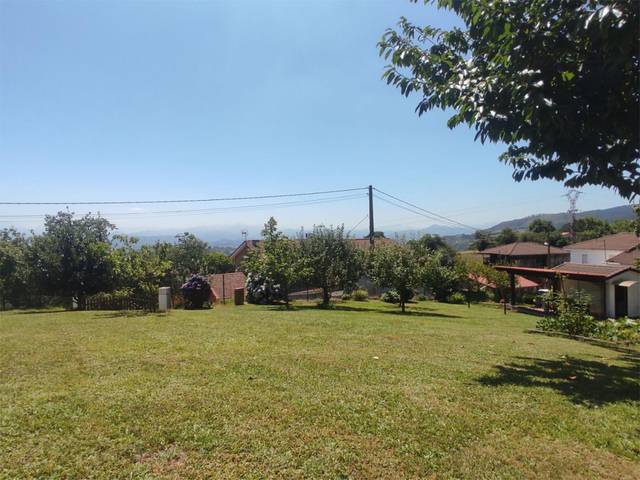 Terreno en Venta en Calle Santullano, 26 en Las Regueras