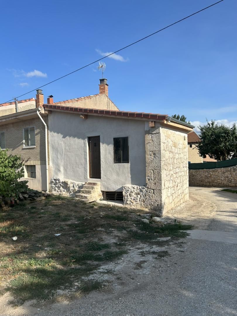 Exterior view of Single-family semi-detached for sale in Quintanavides