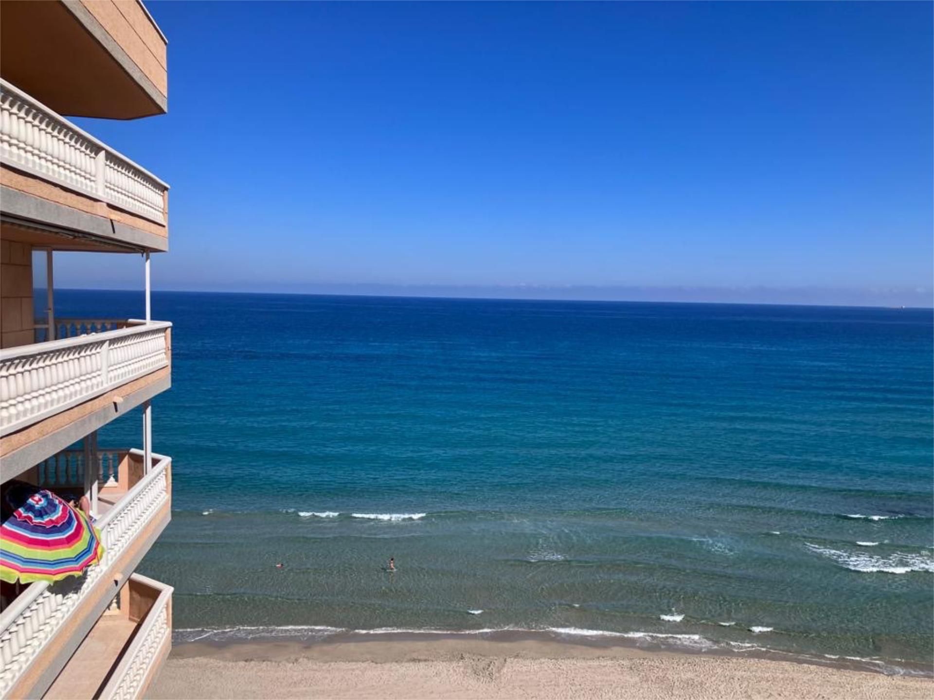 Vista exterior de Pis en venda en La Manga del Mar Menor amb Terrassa i Piscina
