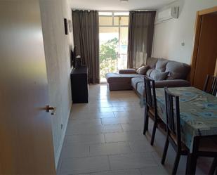 Living room of Flat for sale in  Sevilla Capital  with Air Conditioner and Balcony