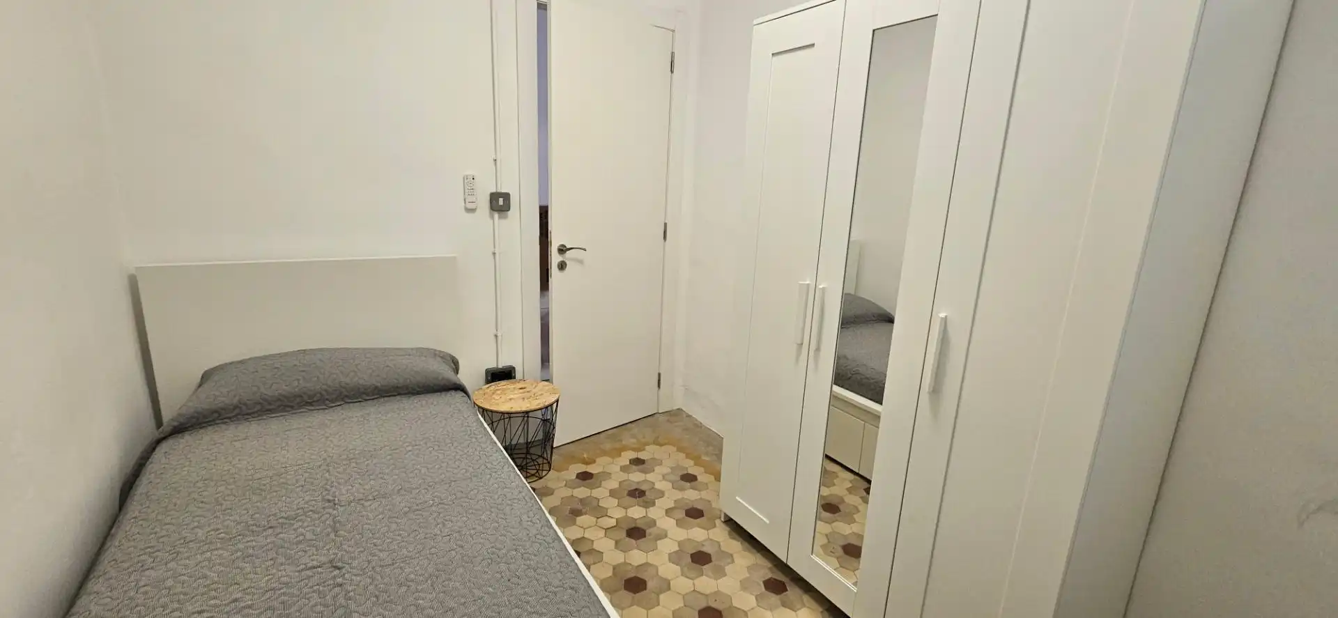 Habitación en Carrer de Sant Jacint Castanyeda, 17, Mont-Olivet Habitación en Carrer de Sant Jacint Castanyeda, 17, Mont-Olivet