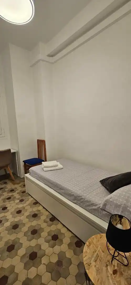Habitación en Carrer de Sant Jacint Castanyeda, 17, Mont-Olivet Habitación en Carrer de Sant Jacint Castanyeda, 17, Mont-Olivet