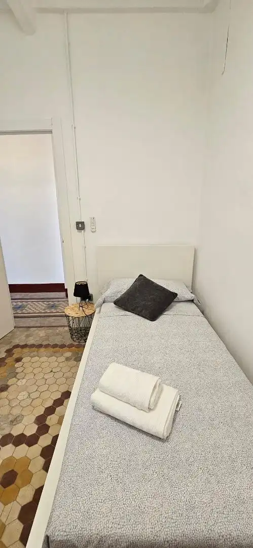 Habitación en Carrer de Sant Jacint Castanyeda, 17, Mont-Olivet Habitación en Carrer de Sant Jacint Castanyeda, 17, Mont-Olivet