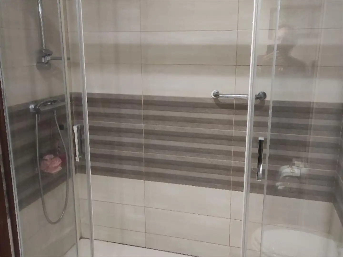 Bathroom of Flat for share in Valladolid  with Air Conditioner, Heating and Private garden