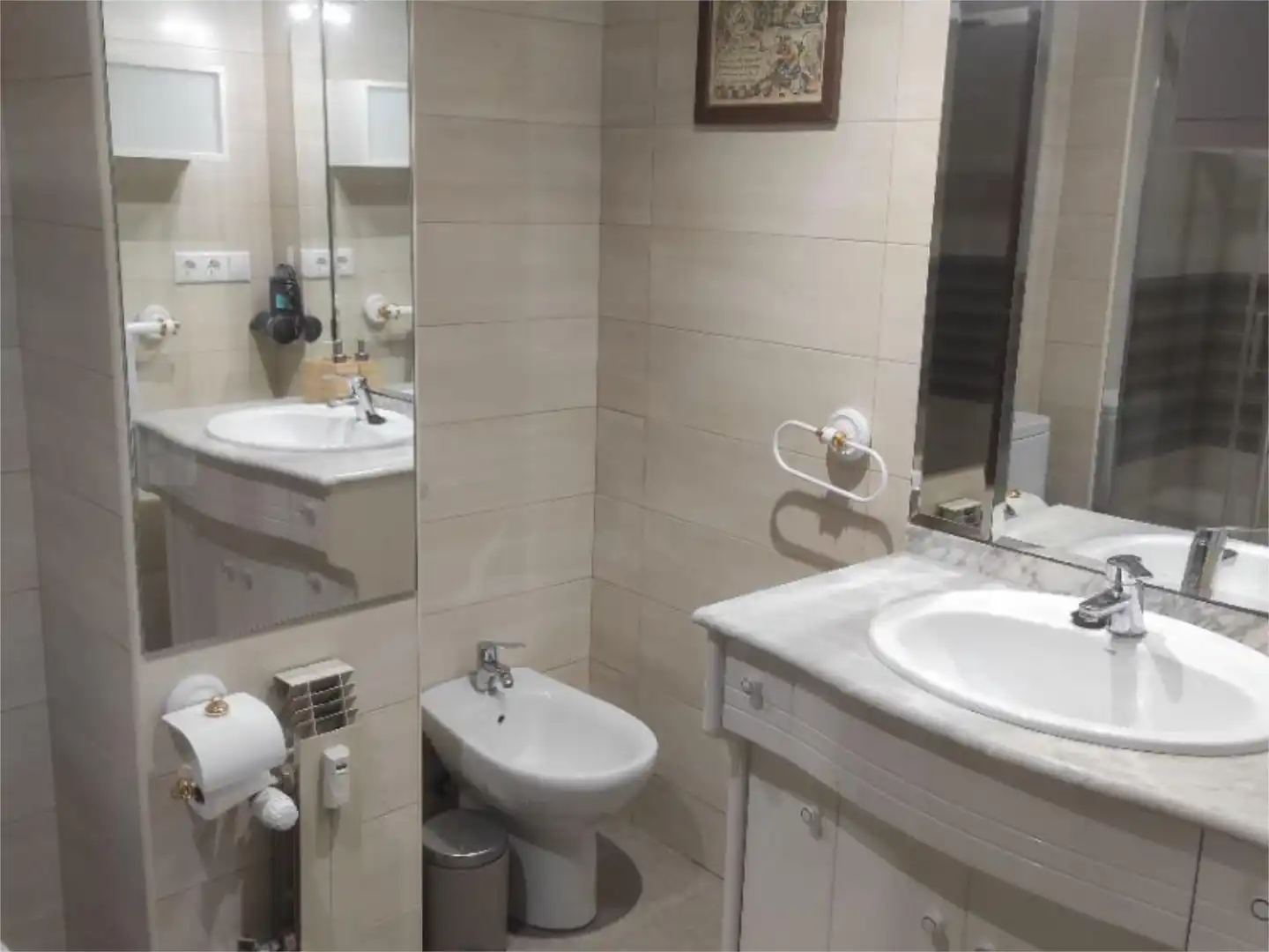 Bathroom of Flat for share in Valladolid  with Air Conditioner, Heating and Private garden