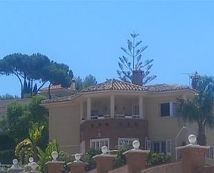 Vista exterior de Casa o xalet en venda en Alhaurín de la Torre amb Aire condicionat, Terrassa i Piscina