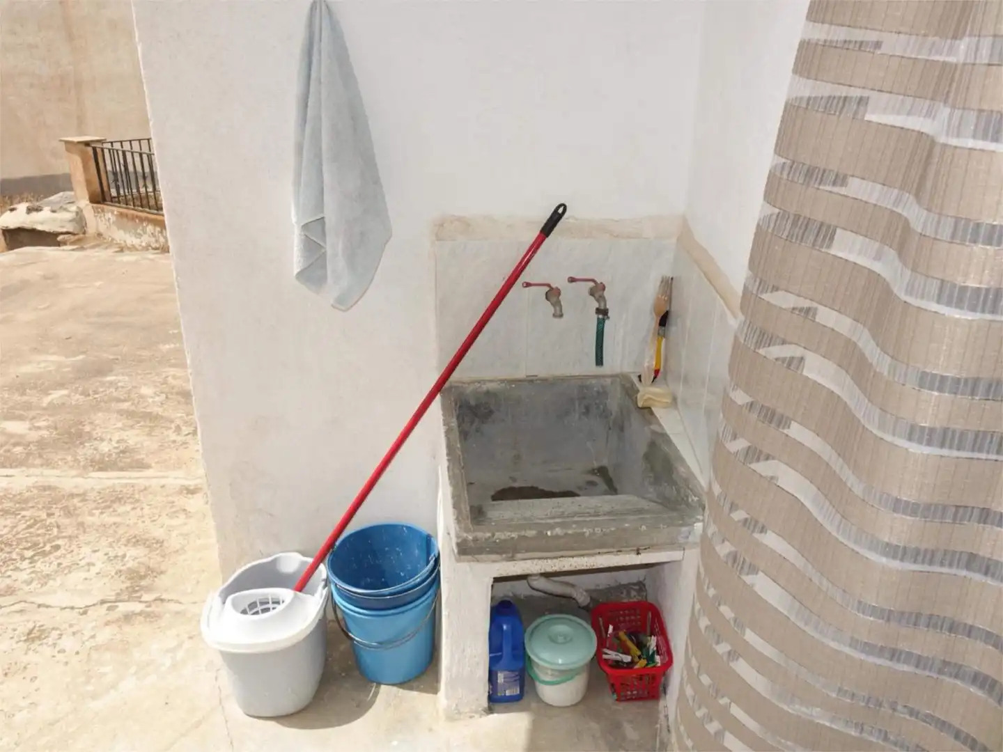 Casa adosada en venda a Calle Pocillas, 11, Pórtugos Bany de Casa adosada en venda en Pórtugos amb Moblat i Balcó