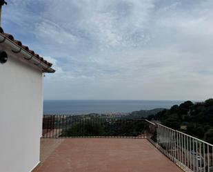 Vista exterior de Casa o xalet en venda en Pineda de Mar amb Terrassa