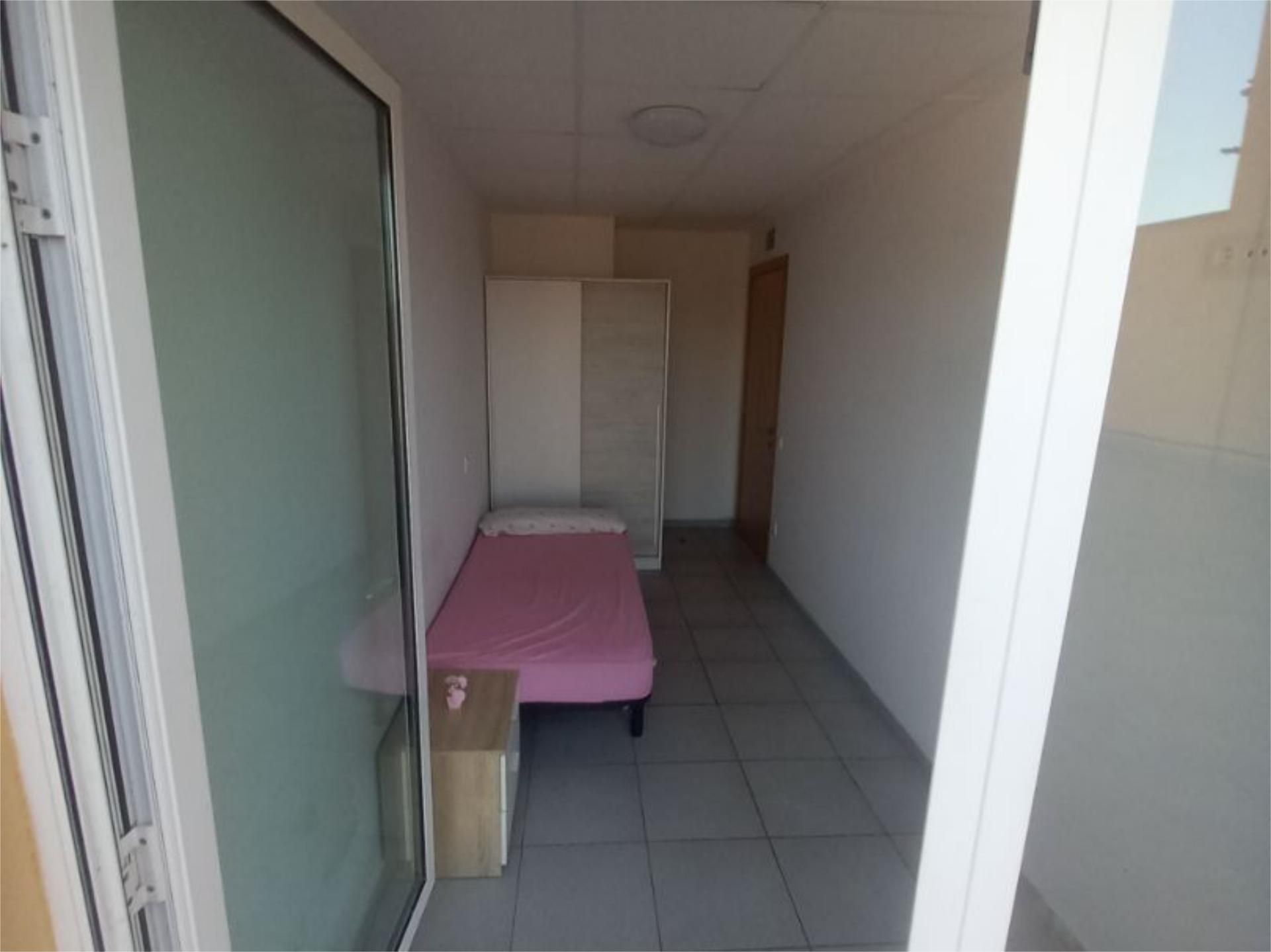 Bedroom of Flat to share in Vic  with Heating, Parquet flooring and Terrace