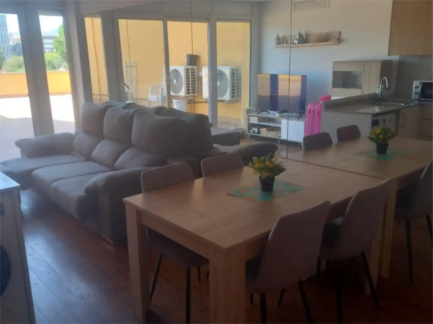 Sala de estar de Piso para compartir en Vic con Calefacción, Parquet y Terraza