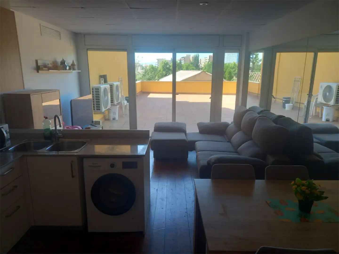 Sala de estar de Piso para compartir en Vic con Calefacción, Parquet y Terraza
