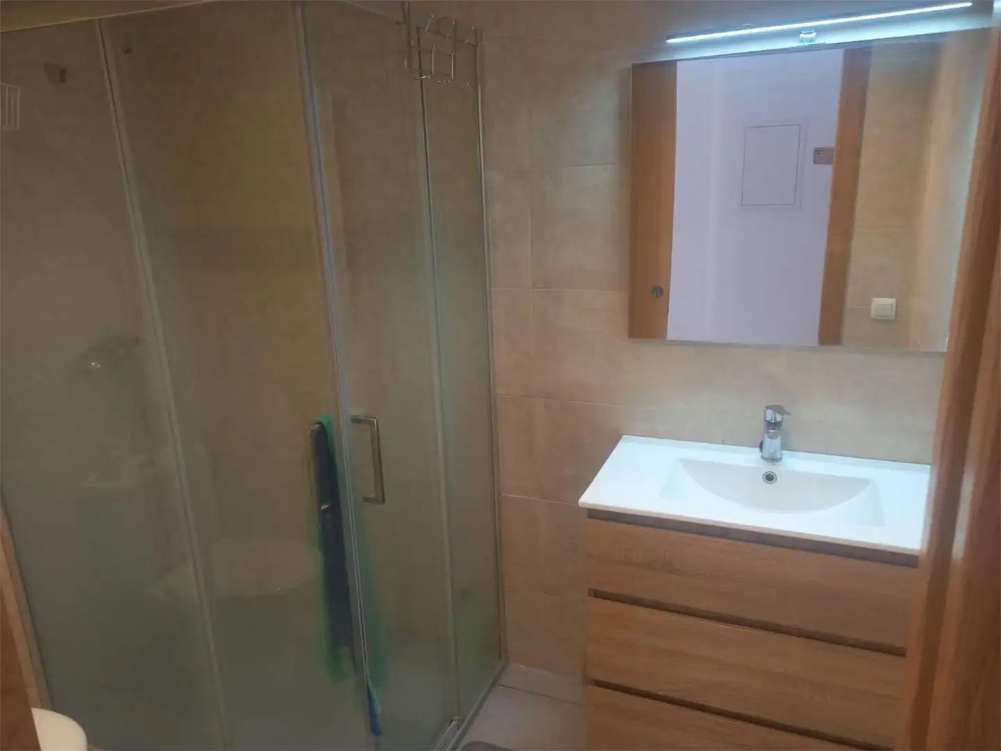 Baño de Piso para compartir en Vic con Calefacción, Parquet y Terraza