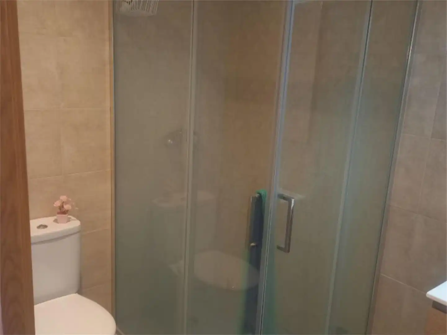 Baño de Piso para compartir en Vic con Calefacción, Parquet y Terraza