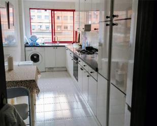 Kitchen of Flat to share in Oviedo   with Heating, Parquet flooring and Furnished