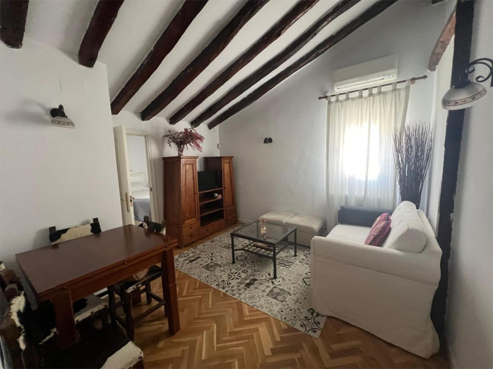 Living room of Flat to rent in  Madrid Capital  with Air Conditioner, Heating and Parquet flooring