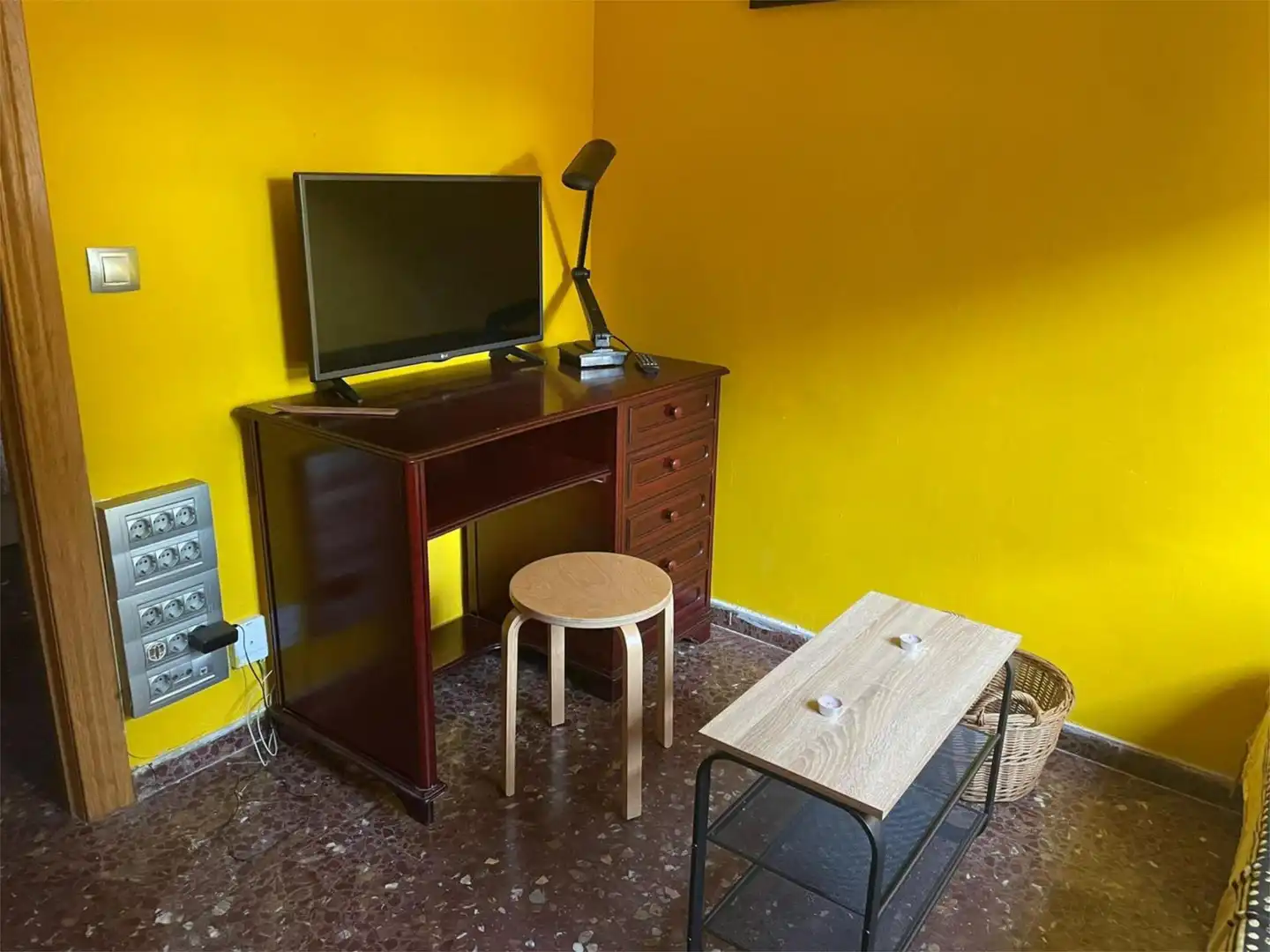 Habitació a Calle del Consejo de Ciento, 21, La Paz Dormitori de Pis per a compartir en Zaragoza amb Calefacció, Moblat i Forn