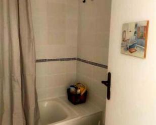 Bathroom of Flat to rent in Estepona  with Terrace