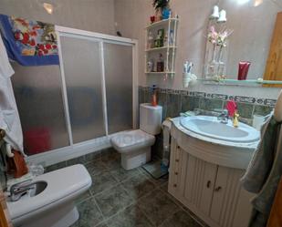 Bathroom of House or chalet for sale in Calera y Chozas  with Air Conditioner, Terrace and Balcony