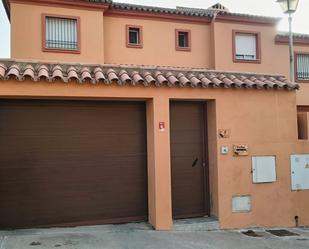 Vista exterior de Casa adosada en venda en Algeciras amb Aire condicionat, Traster i Moblat