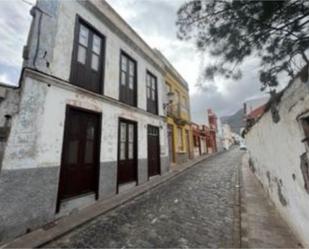 Vista exterior de Casa adosada en venda en Los Silos amb Jardí privat, Parquet i Terrassa