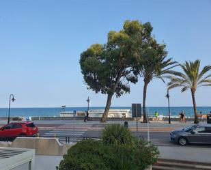 Vista exterior de Apartament en venda en Benicasim / Benicàssim amb Aire condicionat, Terrassa i Piscina