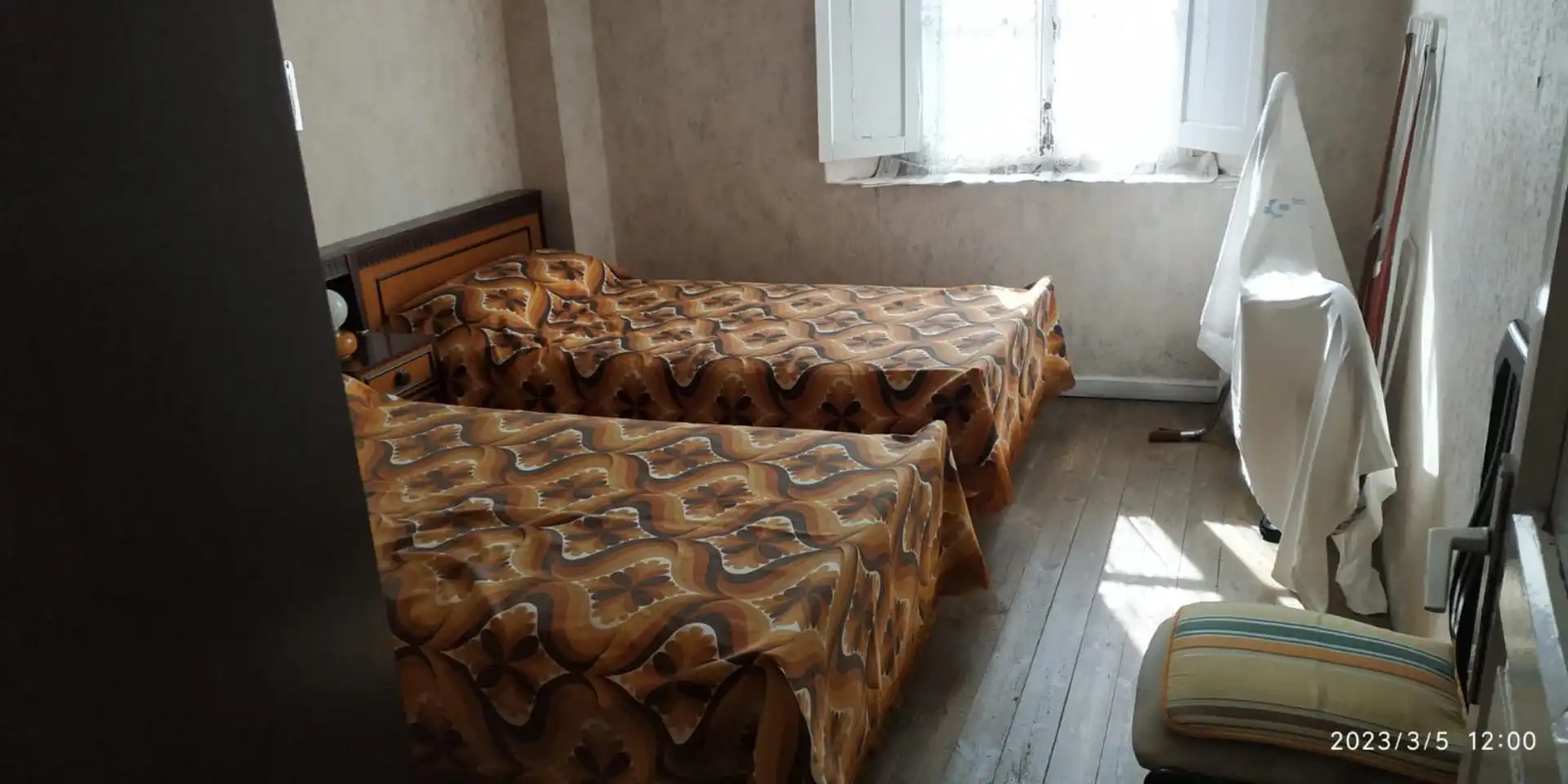 Schlafzimmer von Wohnung zum Verkauf in Arija mit Parkett, Möbliert und Ofen