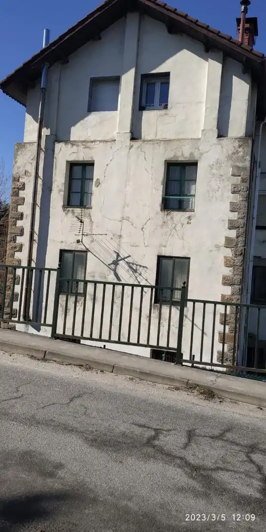 Außenansicht von Wohnung zum Verkauf in Arija mit Parkett, Möbliert und Ofen